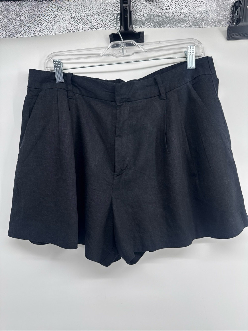 GAP Women’s Black Linen Blend Pleated Shorts SZ L